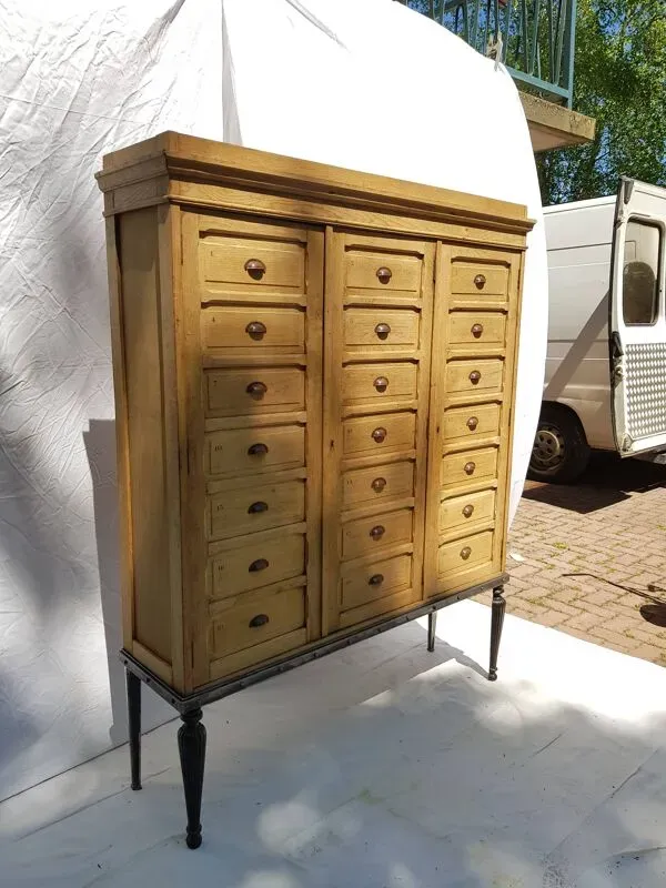 Illustration numéro 2 du produit Meuble de métier