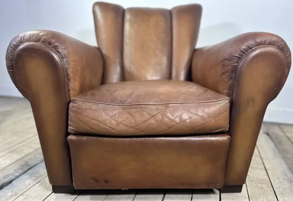 Illustration numéro 2 du produit Fauteuil club en cuir, années 1950