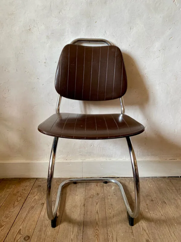 Illustration numéro 2 du produit Chaise 70's