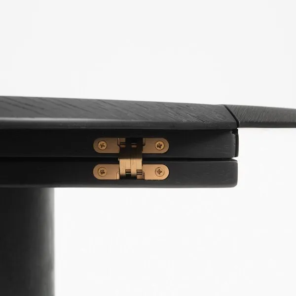 Illustration numéro 2 du produit Table ronde/carrée en chêne noir