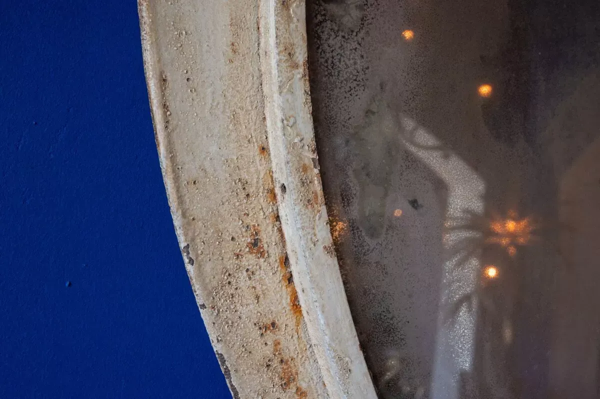 Illustration numéro 2 du produit Miroir convexe tchèque industriel, années 1960 - 135cm