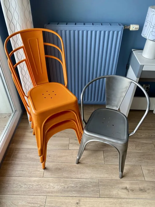 Illustration numéro 2 du produit 3 chaises et 1 fauteuil Tolix