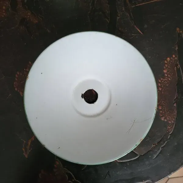 Illustration numéro 2 du produit Abat jour en tôle émaillée vert