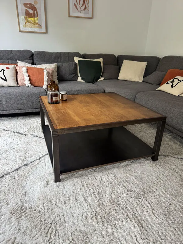 Illustration numéro 2 du produit Table basse sur mesure en bois et métal