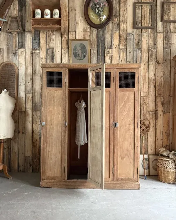 Illustration numéro 2 du produit Ancien vestiaire d’atelier (rénové)