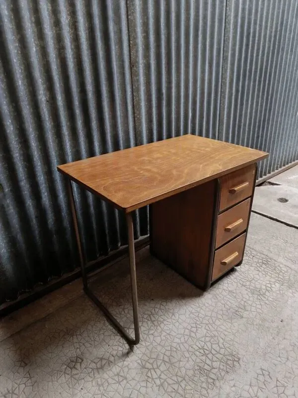 Illustration numéro 2 du produit Bureau d'école vintage bois et métal