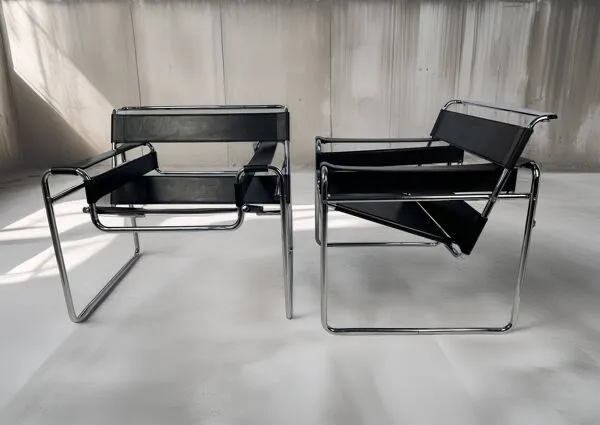 Illustration numéro 2 du produit Paire de chaises Wassily vintage par Marcel Breuer