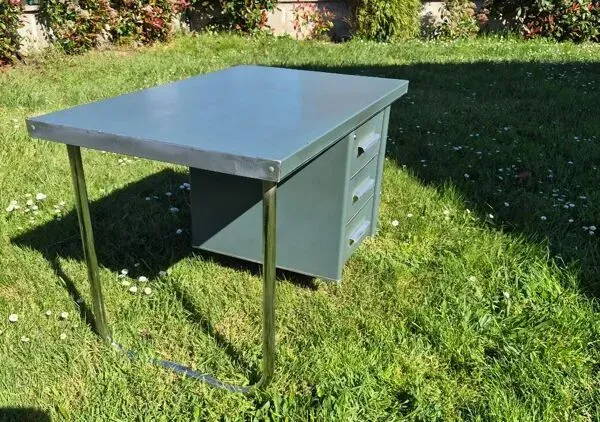 Illustration numéro 2 du produit Bureau industriel années 50