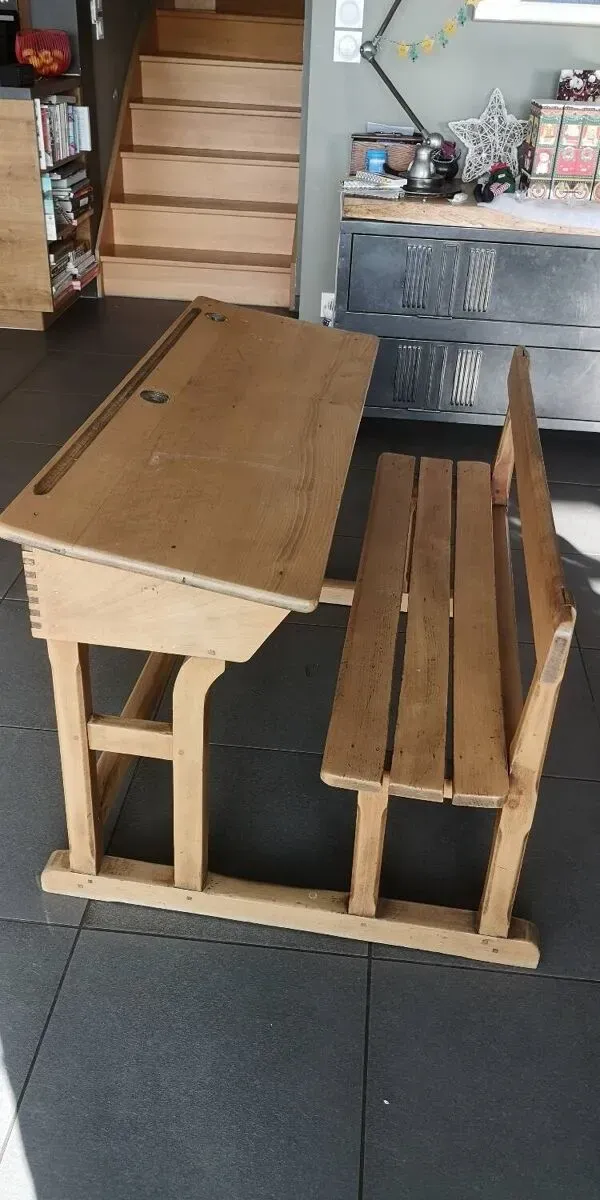 Illustration numéro 2 du produit Pupitre d'écolier double