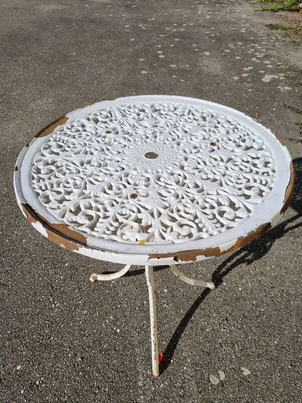 Illustration numéro 2 du produit Table bistrot