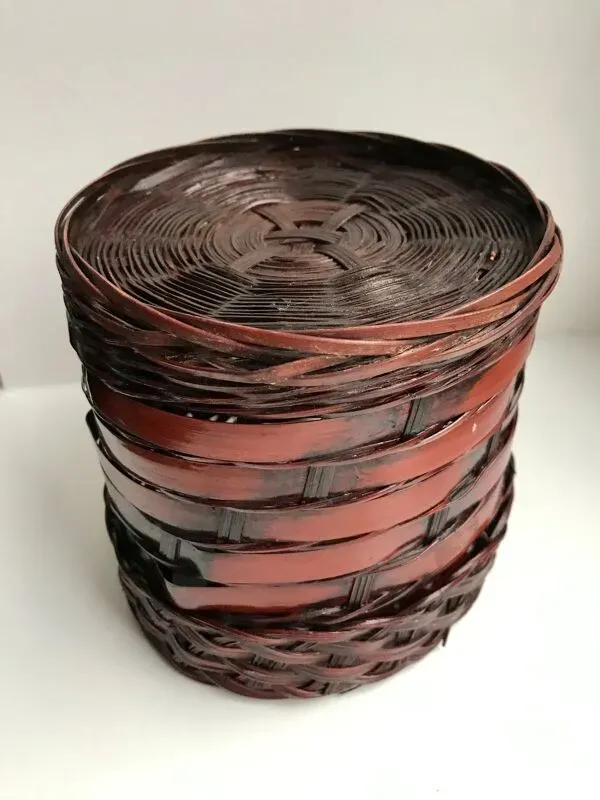 Illustration numéro 2 du produit Cache-pot en rotin & osier plantes années 70