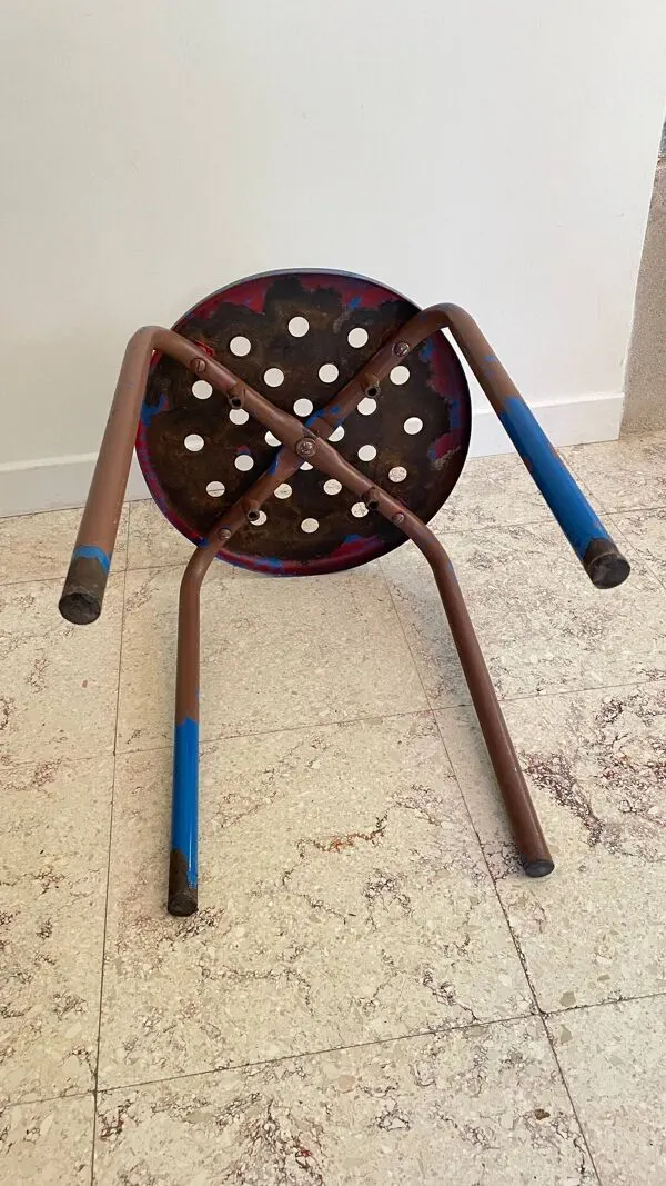 Illustration numéro 2 du produit Tabouret industriel acier patiné vintage