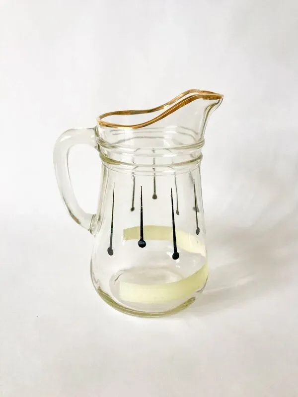 Illustration numéro 2 du produit pichet en verre à motifs psyché noirs liseré doré années 60-70