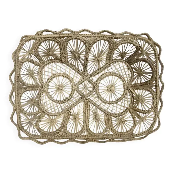 Illustration numéro 2 du produit Corbeille en paille tressée