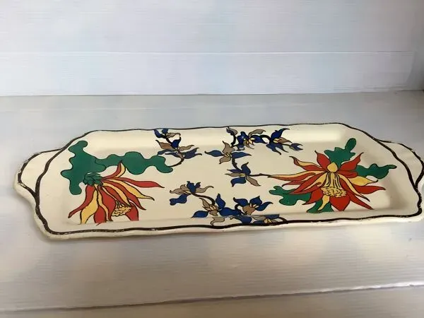 Illustration numéro 2 du produit Plat Longwy ancien à décor de fleurs