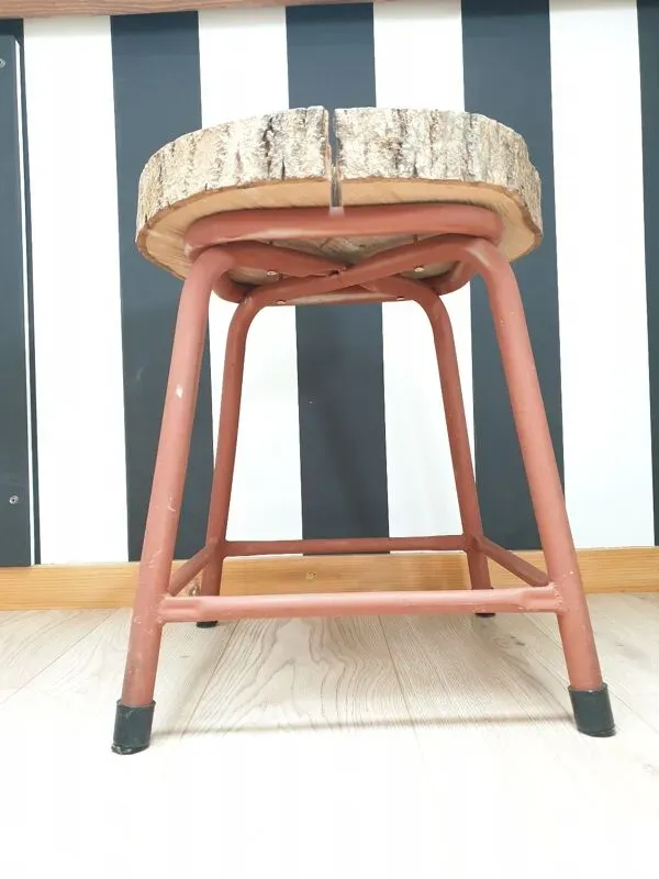 Illustration numéro 2 du produit Table d'appoint Tabouret Vintage