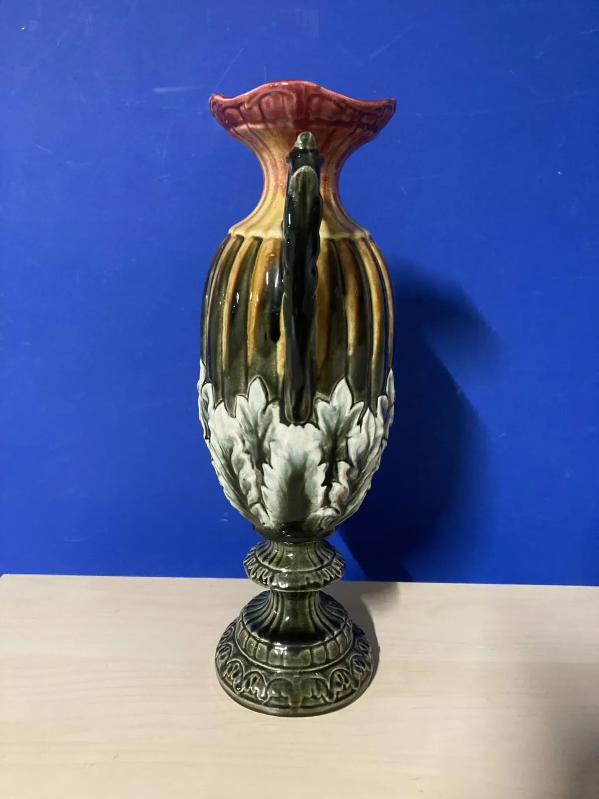 Illustration numéro 2 du produit Vase Art Nouveau en barbotine