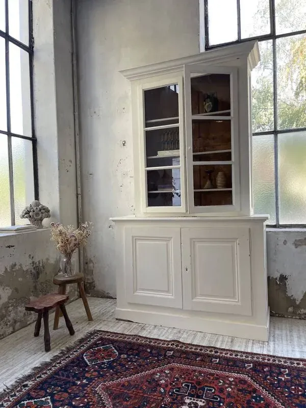 Illustration numéro 2 du produit Meuble métier vitrine XL patine blanche