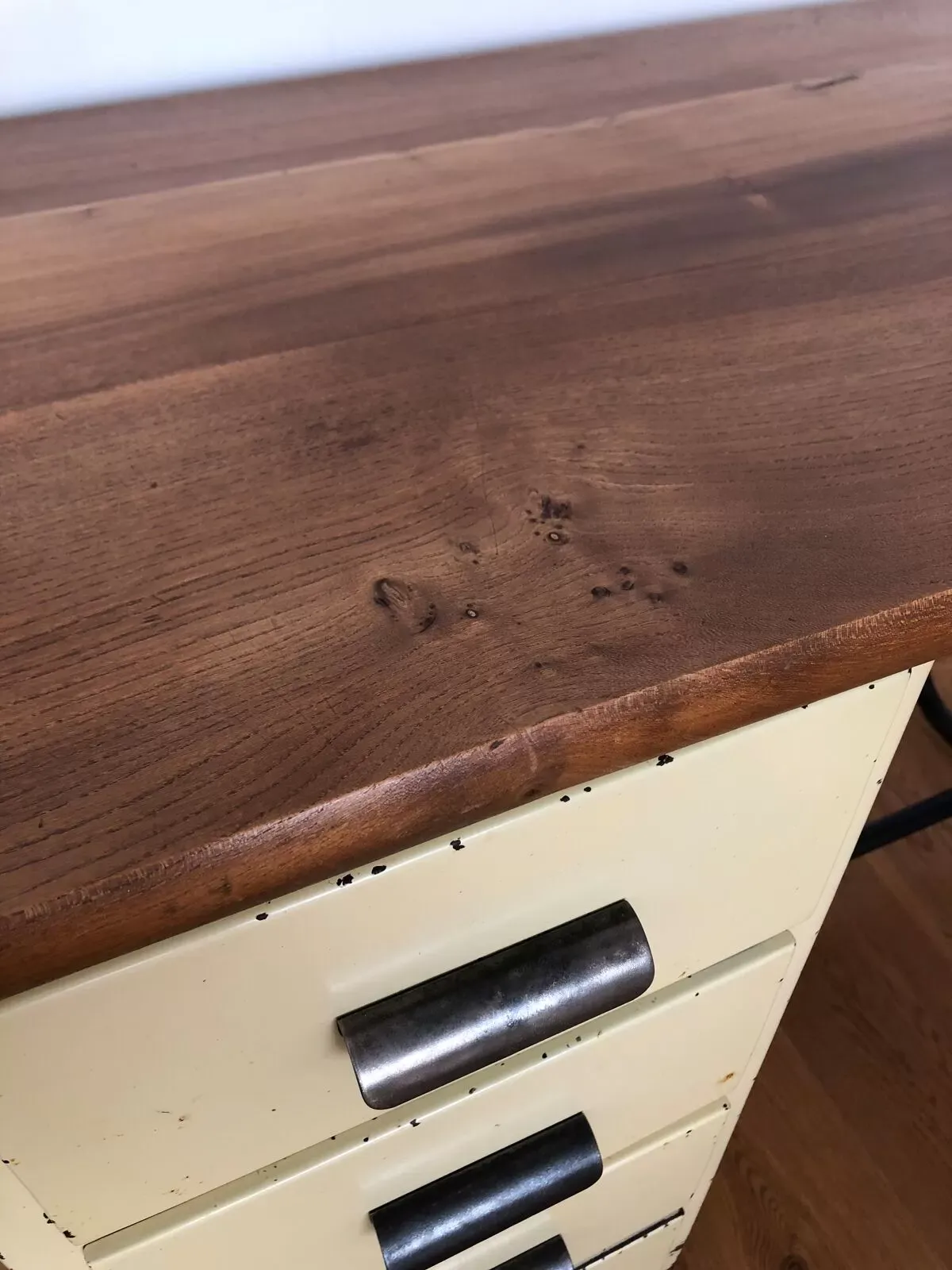 Illustration numéro 2 du produit Bureau