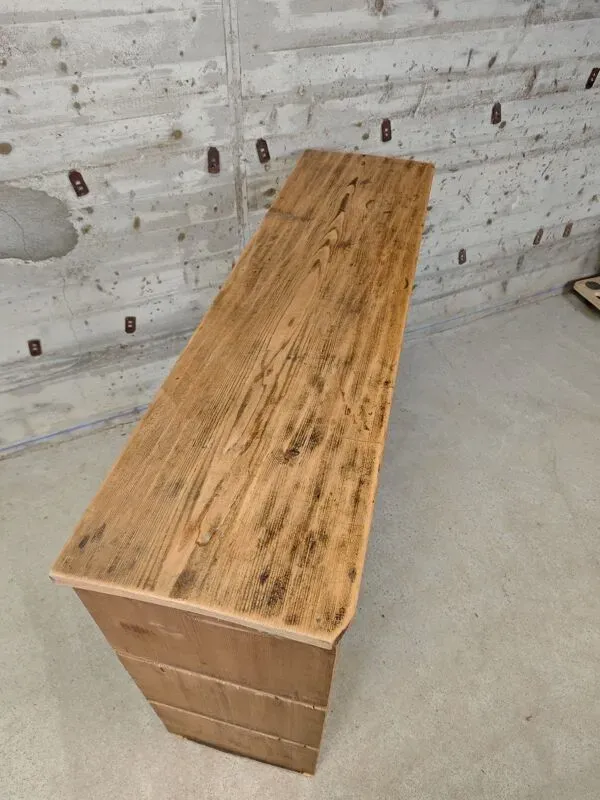 Illustration numéro 2 du produit Meuble de métier en bois brut