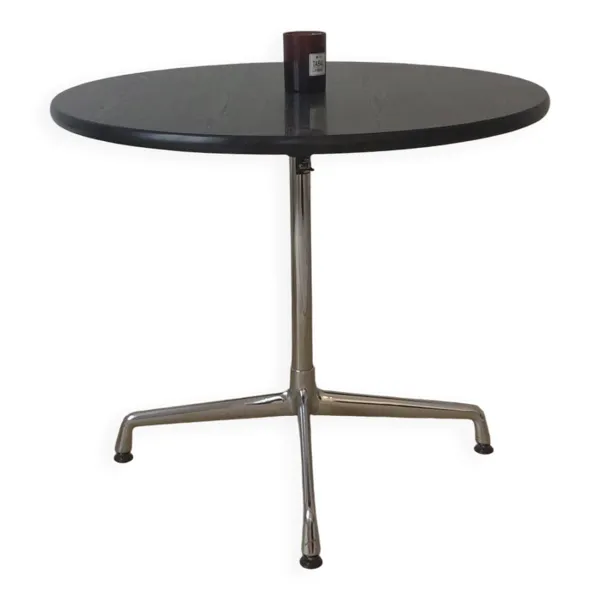 Illustration numéro 2 du produit Table eames original