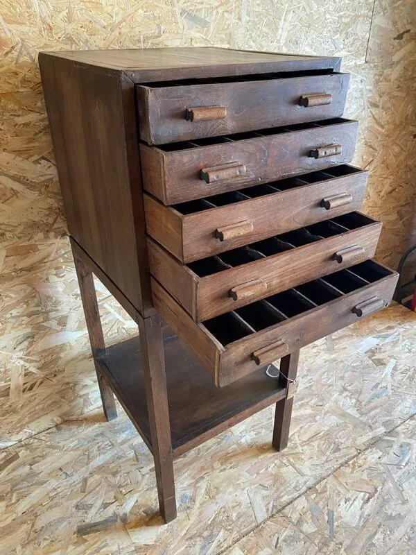 Illustration numéro 2 du produit Magnifique meuble de métier en teck ancien