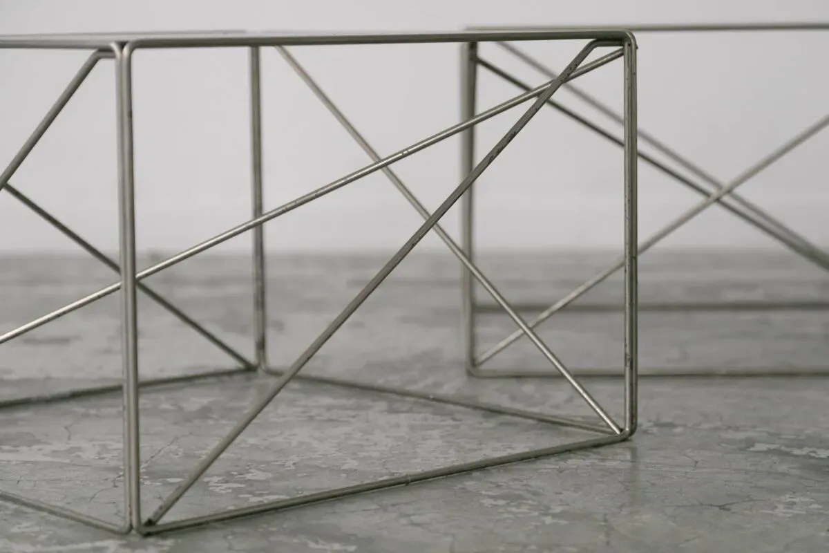 Illustration numéro 2 du produit Tables d’appoint Isocèle par Max Sauze, années 70.