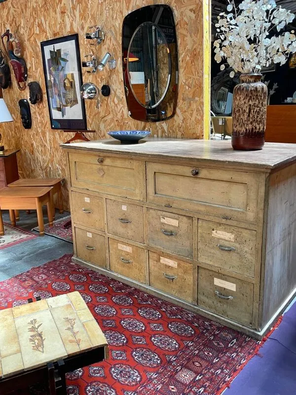 Illustration numéro 2 du produit Ancien meuble de métier