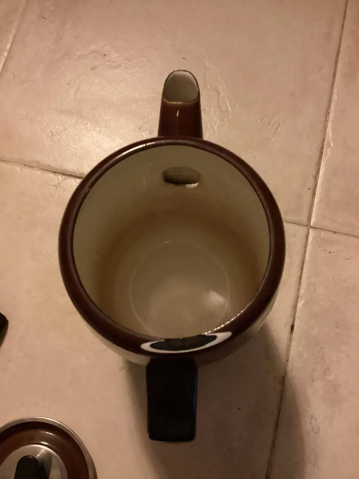 Illustration numéro 2 du produit Cafetière en Tôle Émaillée 70’