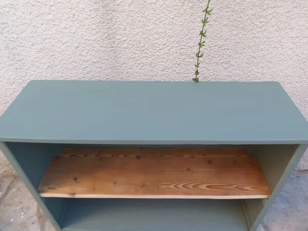 Illustration numéro 2 du produit Meuble de métier vintage transformé en bibliothèque, vaisselier.