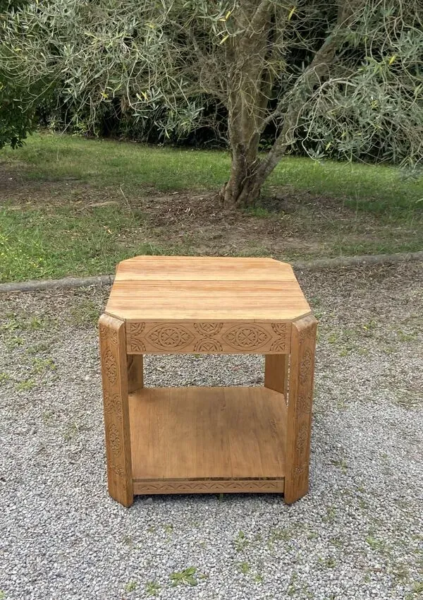 Illustration numéro 2 du produit Table d’appoint en pin