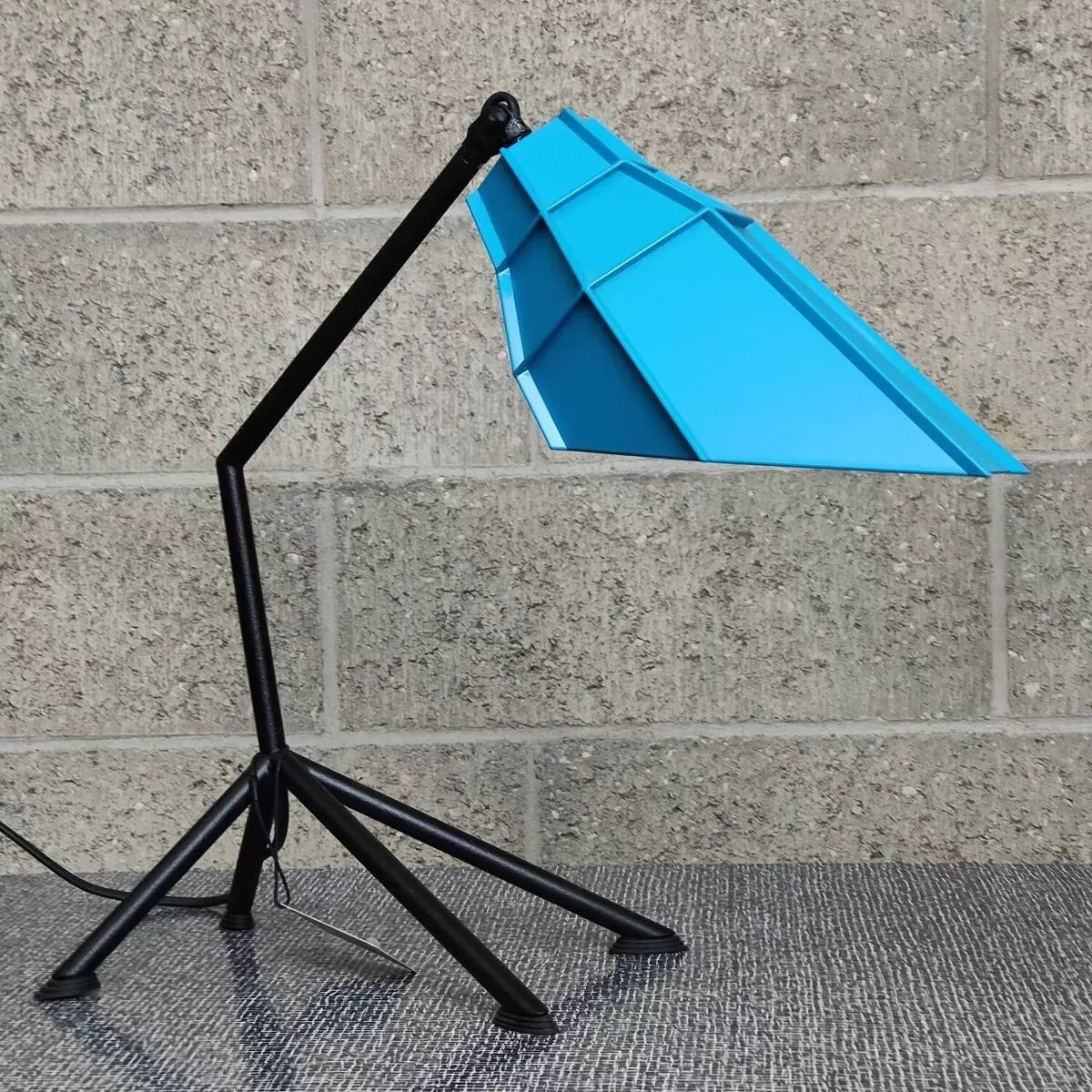 Illustration numéro 2 du produit Lampe de table Pett Nero Diesel par Foscarini