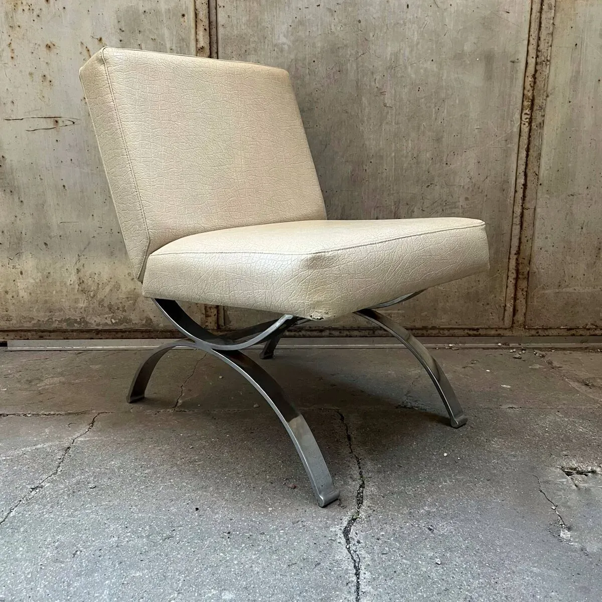 Illustration numéro 2 du produit Fauteuil design