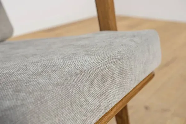 Illustration numéro 2 du produit Fauteuil modèle 300-139 de style Mid-Century, fabriqué par l'usine Swarzędz, en Pologne, dans les années 1960.