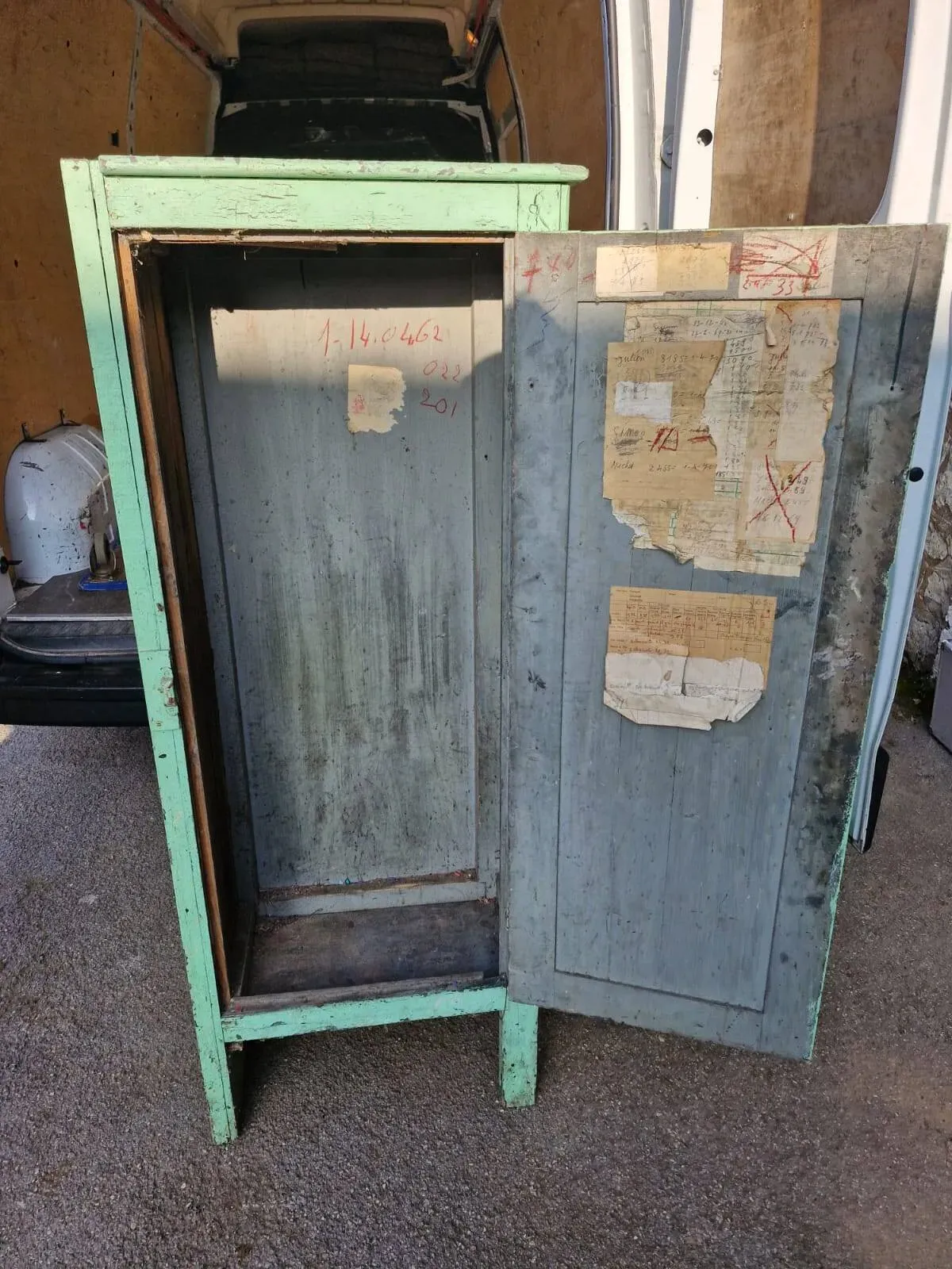 Illustration numéro 2 du produit Armoire