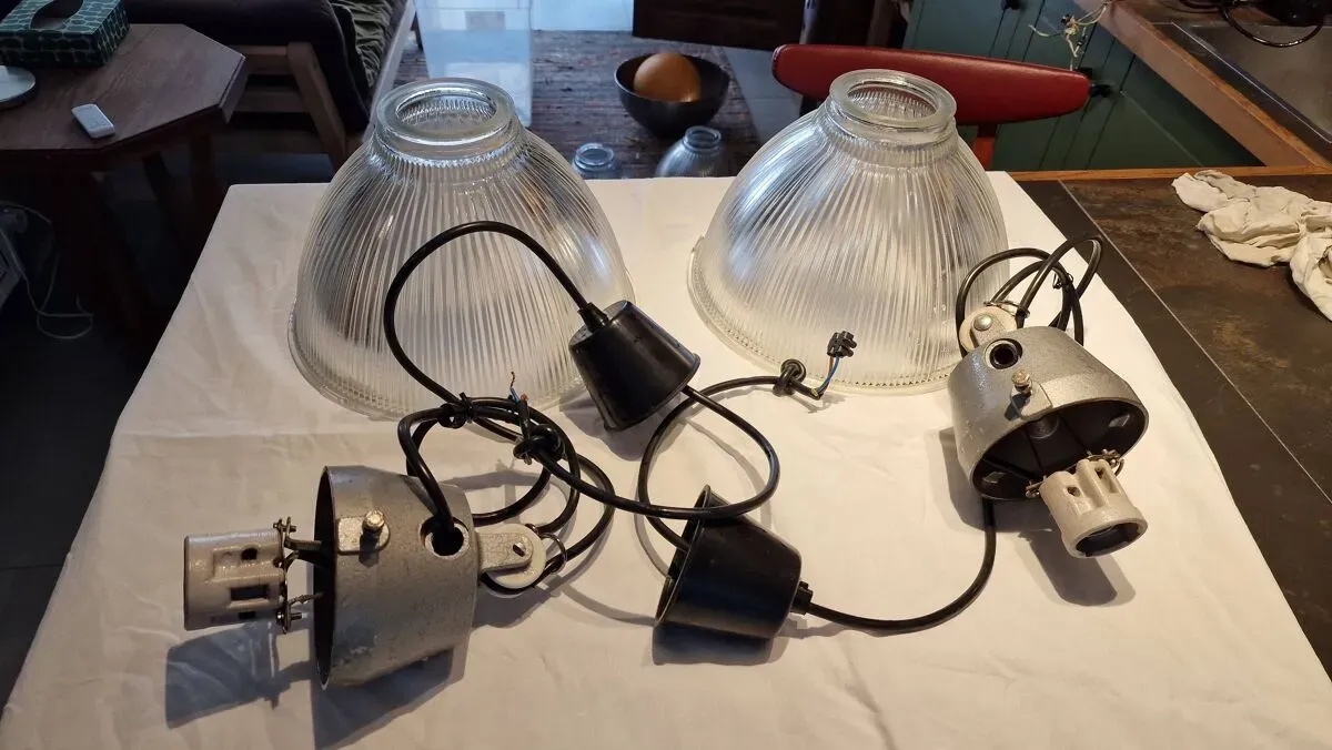 Illustration numéro 2 du produit Suspensions vintage