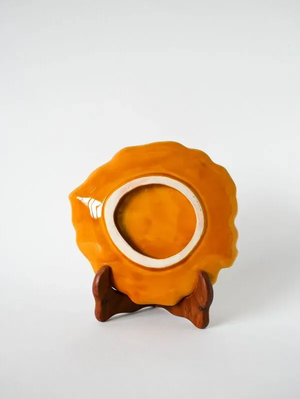 Illustration numéro 2 du produit Vide-poche en barbotine feuille jaune et vert, 1970