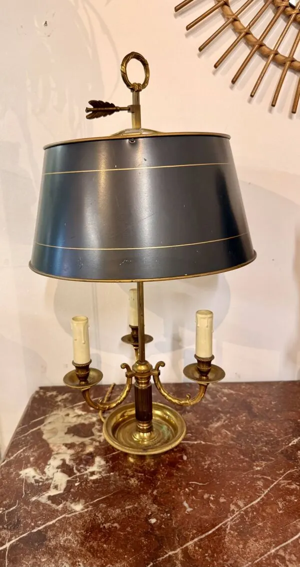 Illustration numéro 2 du produit Lampe bouillotte ancienne en laiton – 3 lumières
