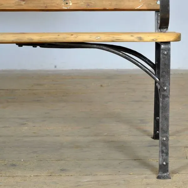 Illustration numéro 2 du produit Banc de parc en fer riveté, années 1920