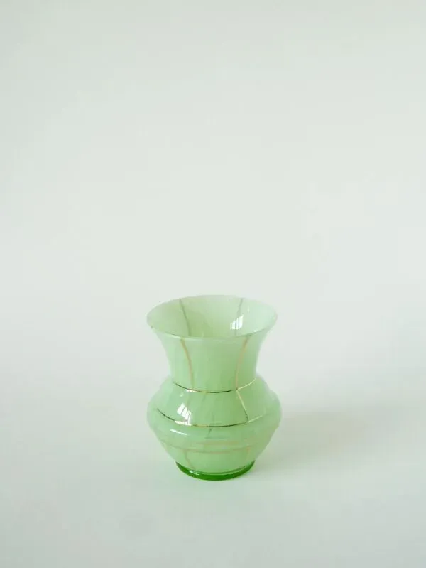 Illustration numéro 2 du produit Vase en verre de Clichy, vert menthe et doré, 1950