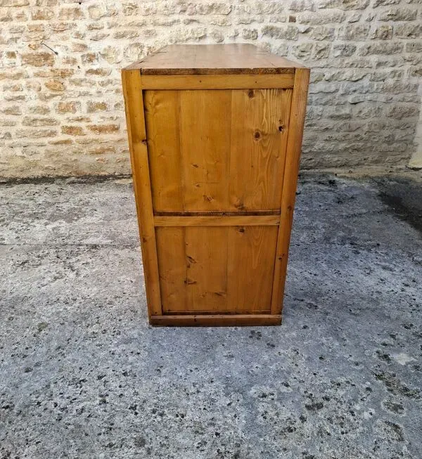 Illustration numéro 2 du produit Meuble de métiers à tiroirs