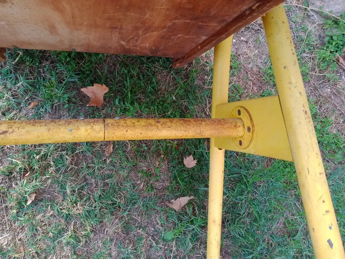 Illustration numéro 2 du produit Table