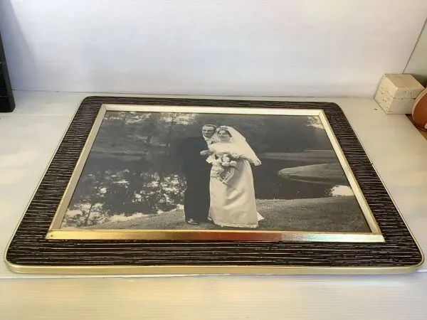 Illustration numéro 2 du produit Photographie de mariés, années 60