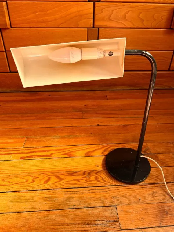 Illustration numéro 2 du produit Lampe de bureau Amilux