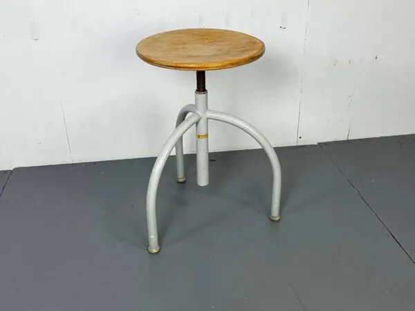 Illustration numéro 2 du produit Tabouret industriel ajustable moderniste du milieu du siècle de Oostwoud Fabrieken Franeker, années 1950.