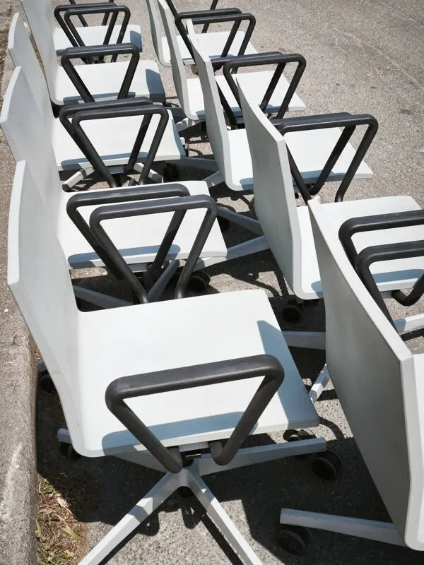 Illustration numéro 2 du produit Suite de 10 chaises 04, Vitra