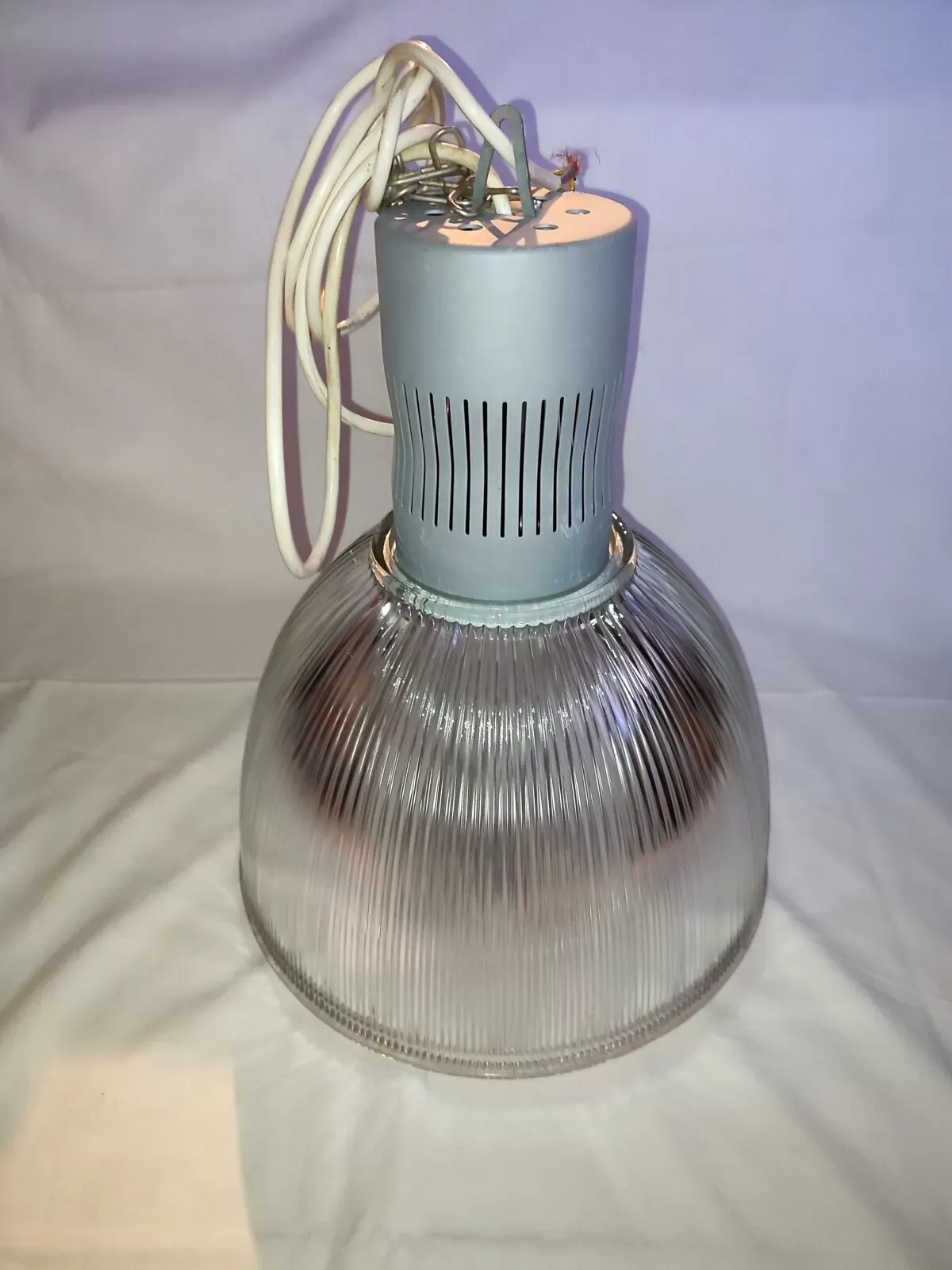 Illustration numéro 2 du produit Suspension industrielle thorn, verre & métal