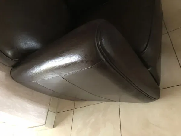 Illustration numéro 2 du produit Fauteuil club vintage en cuir