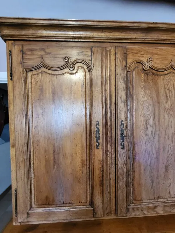 Illustration numéro 2 du produit Buffet normand 2 corps en chêne massif fabrication Doudard