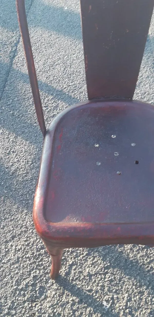 Illustration numéro 2 du produit Chaises tolix